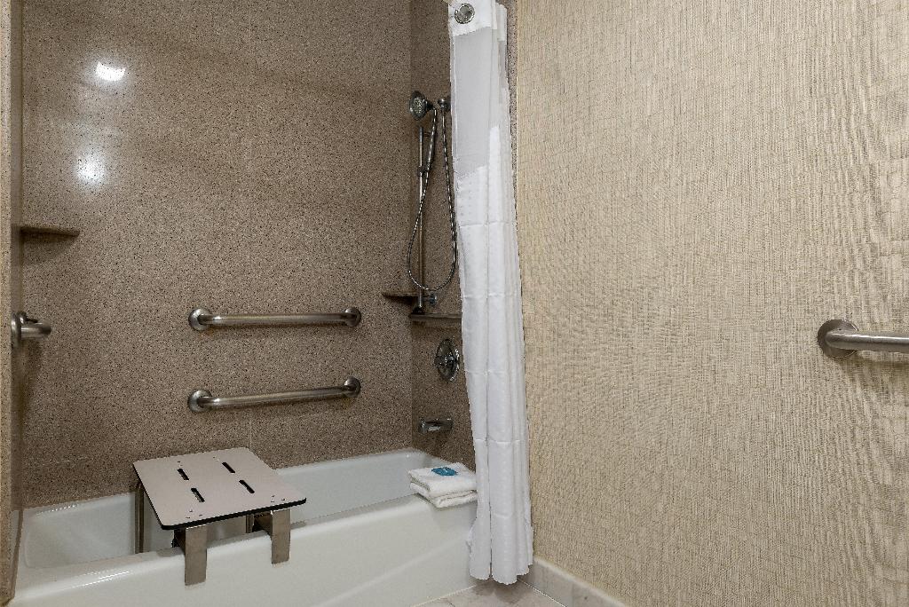 Holiday Inn Express and Suites LAX - Hawthorne