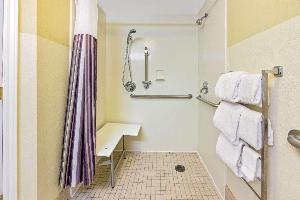 La Quinta Inn and Suites USF - Busch Gardens