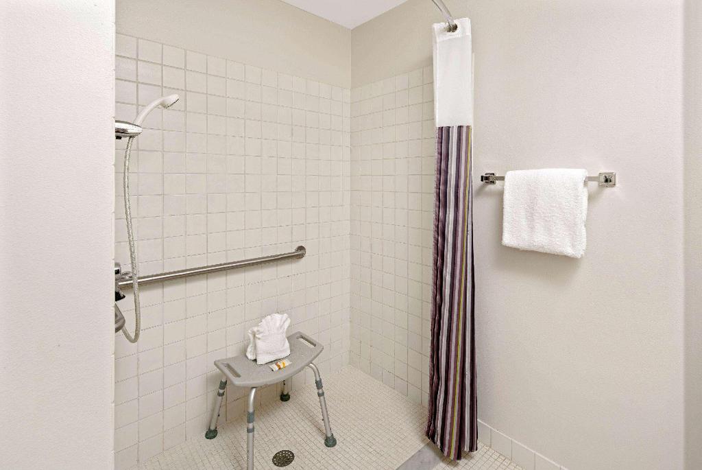 La Quinta Inn & Suites Naples Airport East I-75