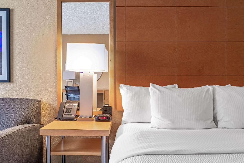 La Quinta Inn & Suites Naples Downtown