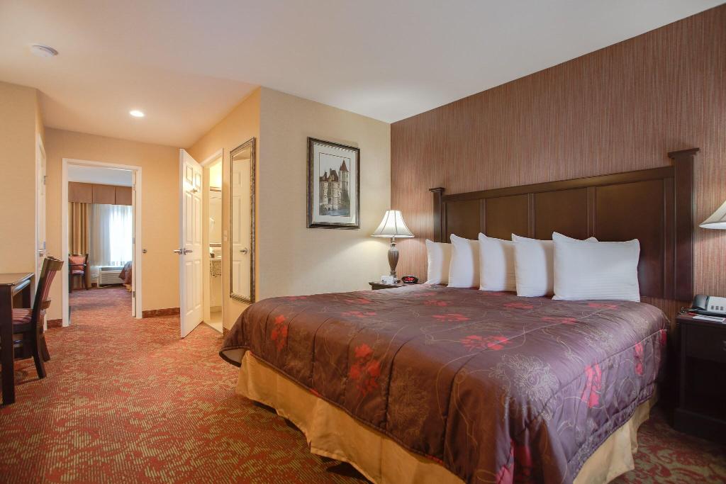 Castle Inn And Suites