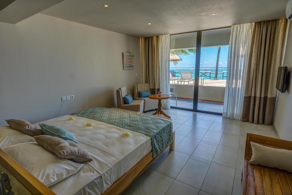 Le Peninsula Bay Beach Resort & Spa