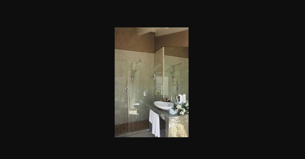 M Glamour Hotel