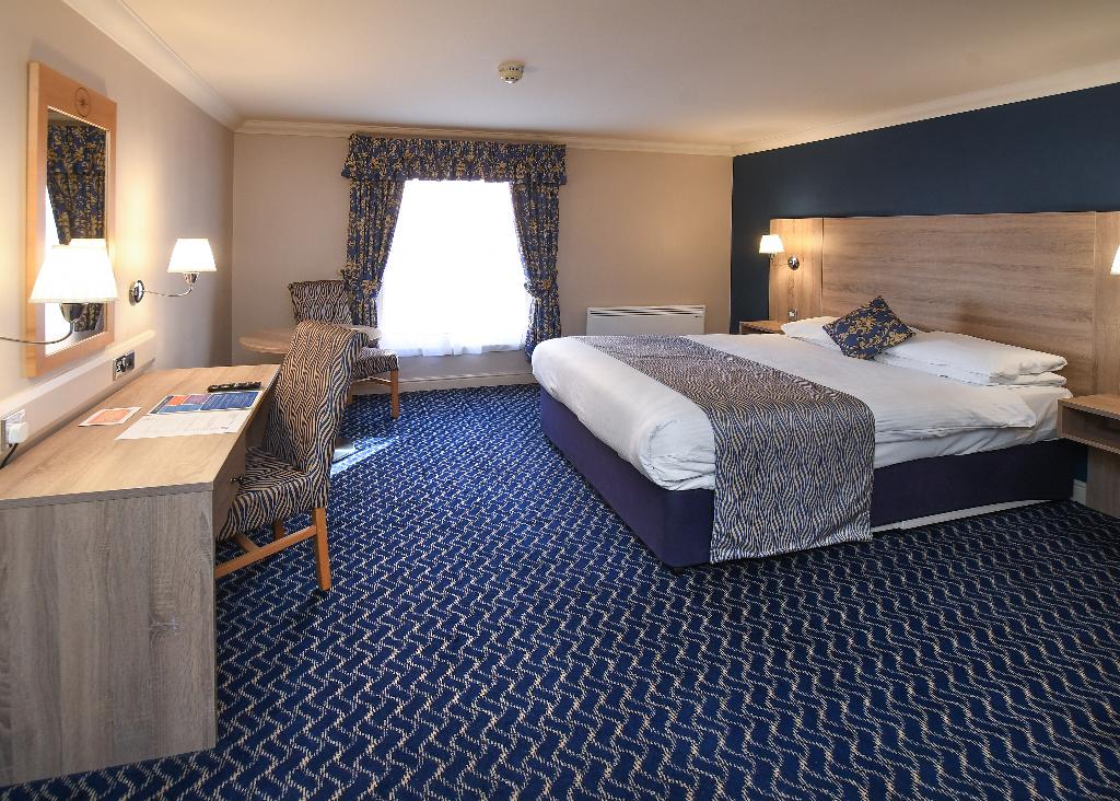 The Queens Hotel & Victoria Cloisters Apartments