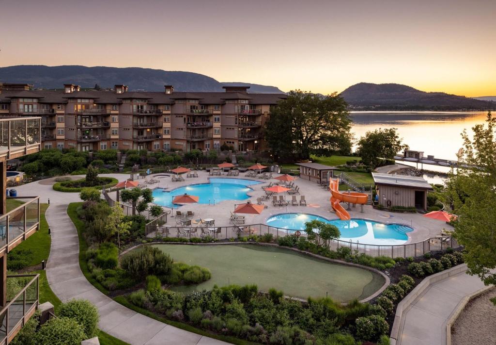 The Cove Lakeside