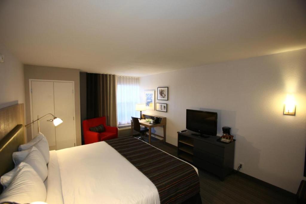 GreenTree Inn & Suites Phoenix Sky Harbor