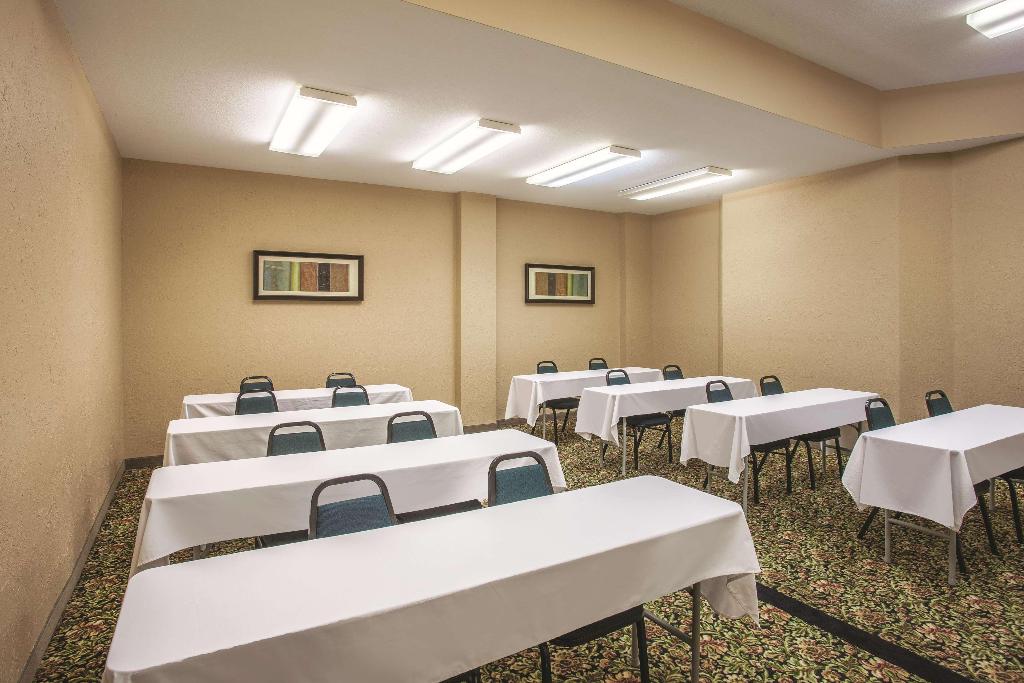 La Quinta Inn & Suites by Wyndham Portland Airport, Portland Airport & Cascade Station
