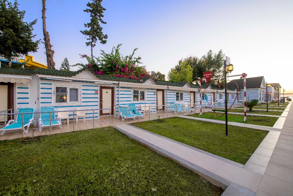 Armas Beach Hotel