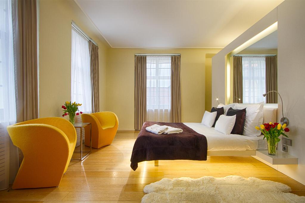 Three Storks Hotel