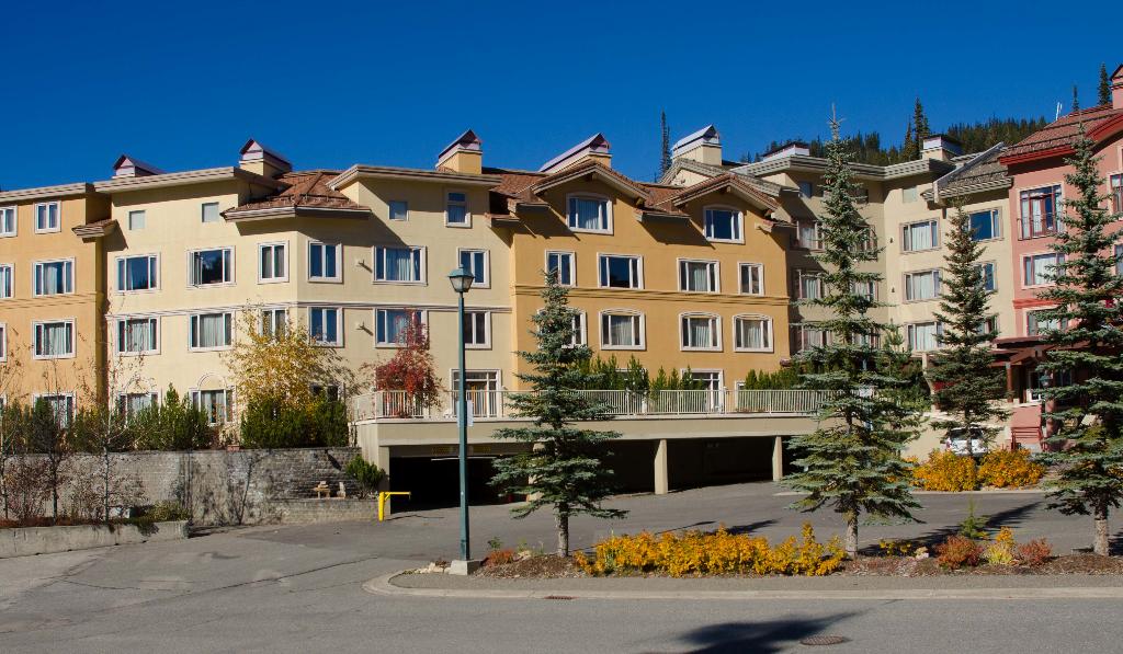 Nancy Greene's Cahilty Hotel & Suites