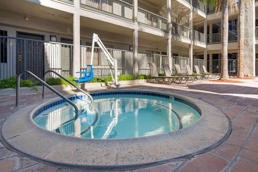 La Quinta by Wyndham Orange County Airport