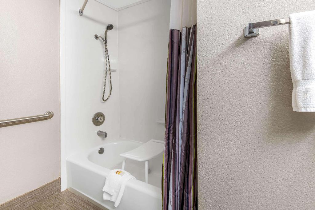 La Quinta Inn By Wyndham San Antonio Brooks City