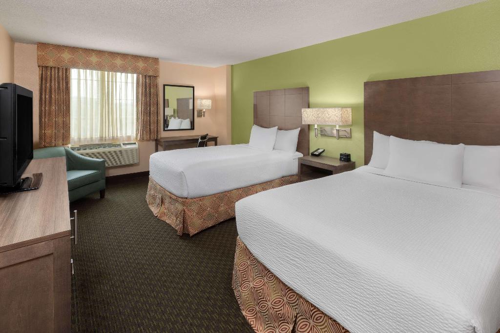 La Quinta Inn & Suites by Wyndham Medical Ctr NW