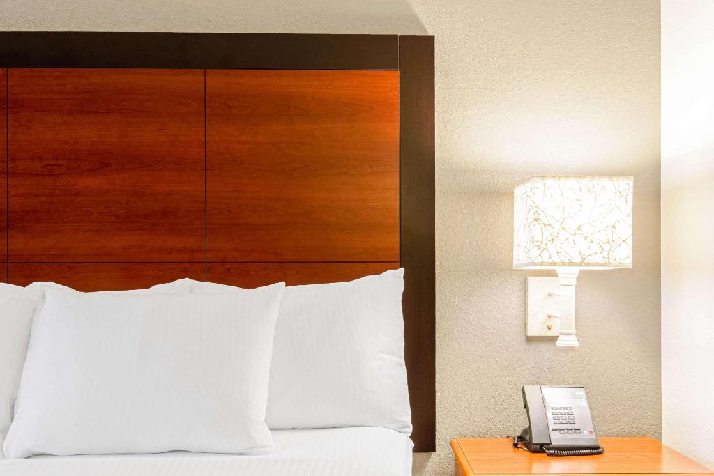 La Quinta Inn and Suites San Antonio Airport