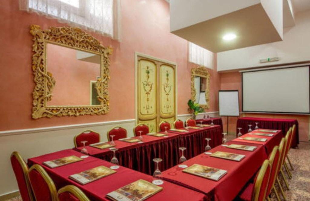 Golden Tulip Rome Piram photo 90