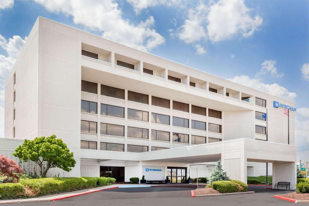 Wyndham Indianapolis Airport, Indianapolis Airport