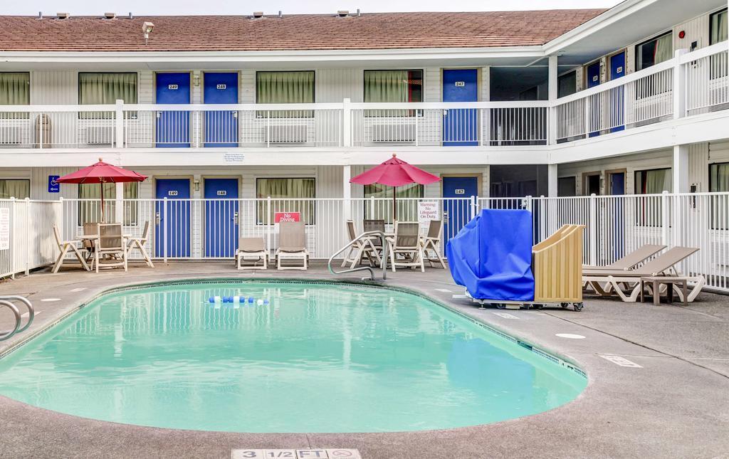 Motel 6 Medford North en White City | BestDay.com