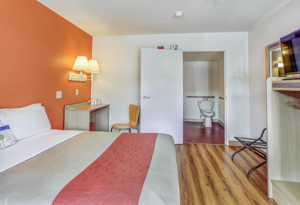 Motel 6 Medford North en White City | BestDay.com