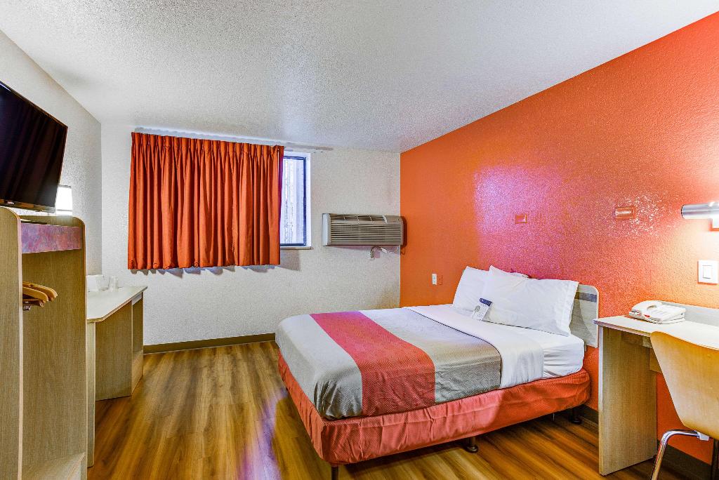 Motel 6 Tigard West
