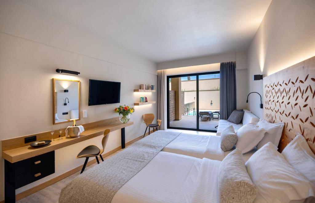 ATLANTIS BEACH HOTEL