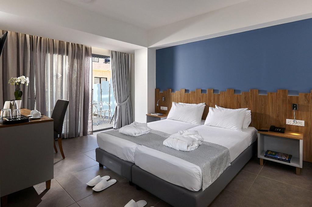 Pollis Hotel