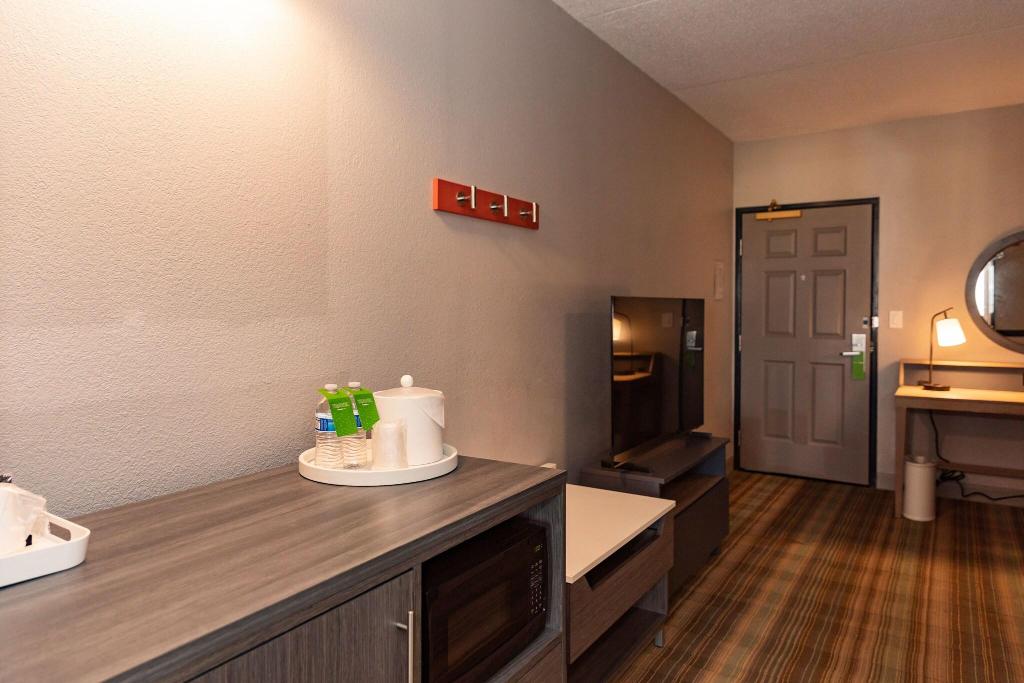 Hampton Inn & Suites Newark Airport Elizabeth
