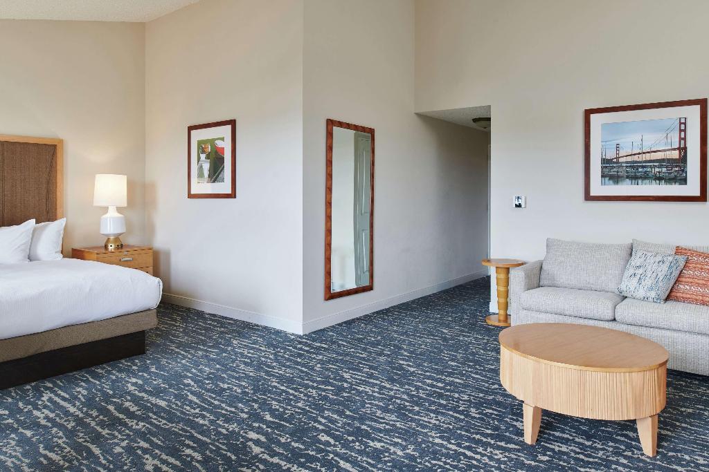 DoubleTree by Hilton Hotel Berkeley Marina