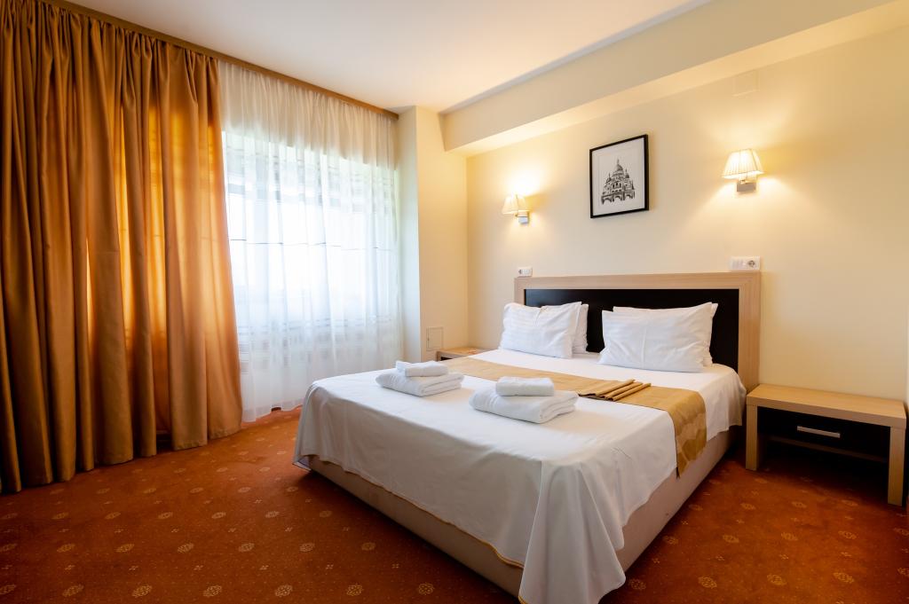 Hotel Oxford Inns & Suites