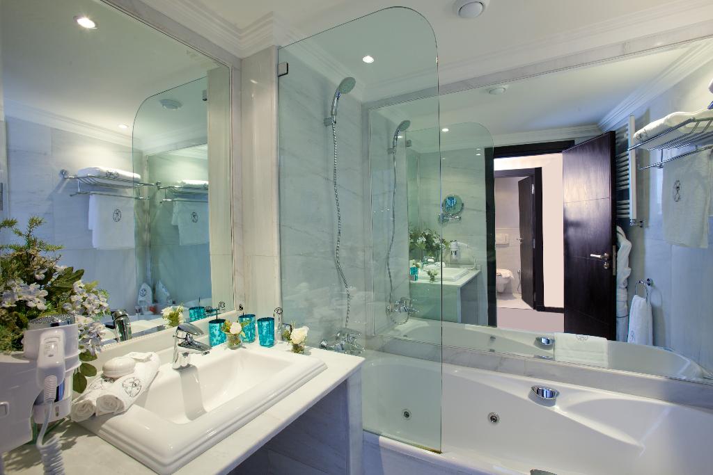 Art Palace Suites And Spa