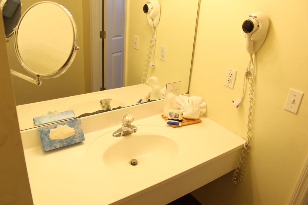 Lighthouse Resort Inn & Suites