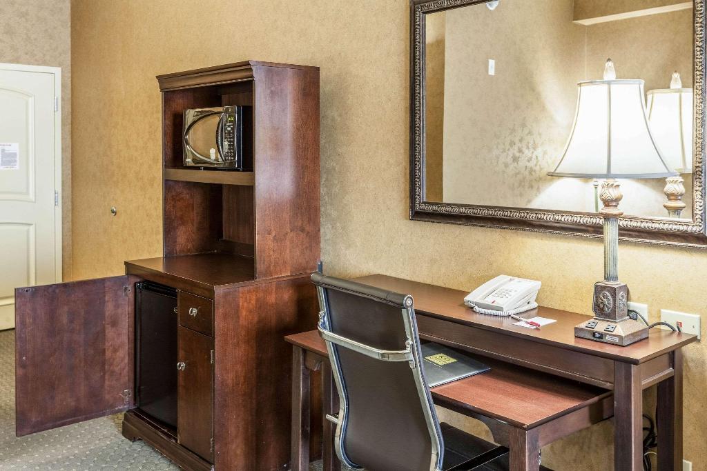 Comfort Suites Alamo Riverwalk