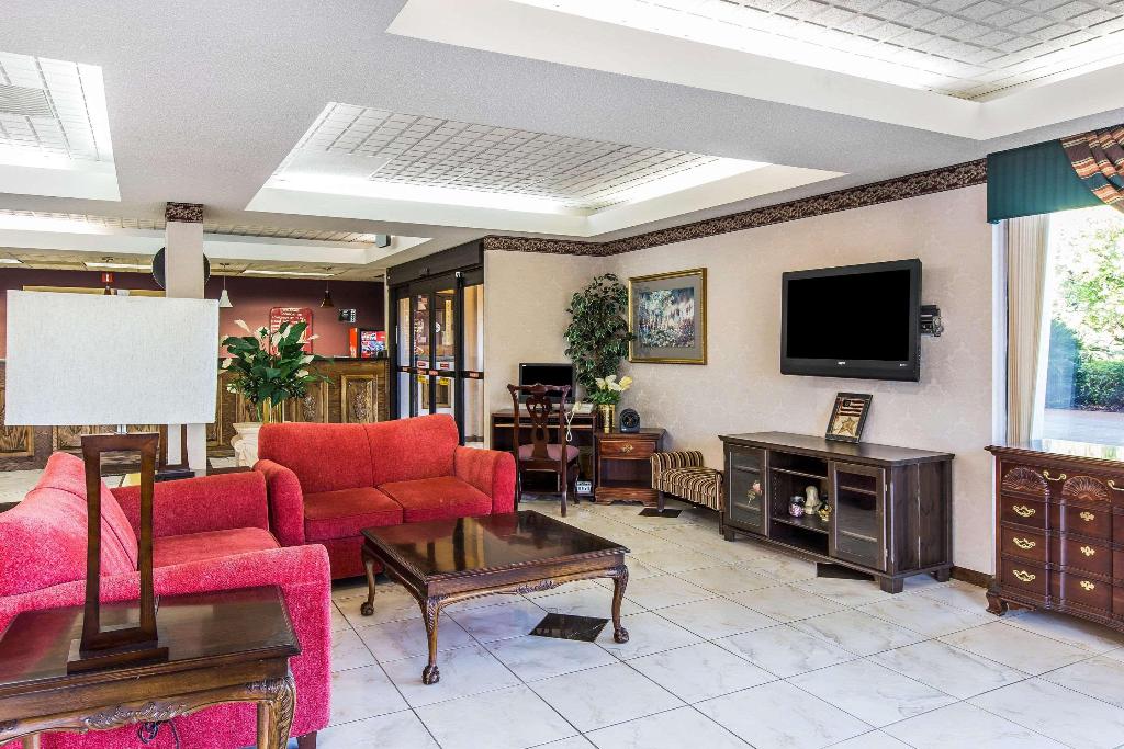 Clarion Pointe Forsyth I-75