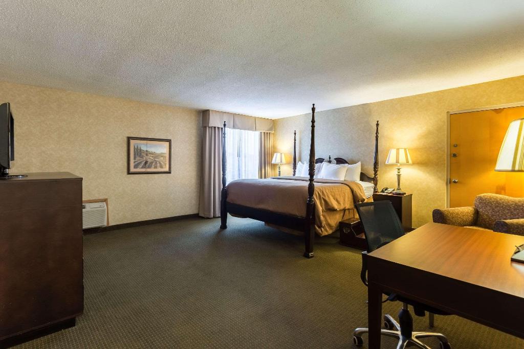 Clarion Inn and Summit Center
