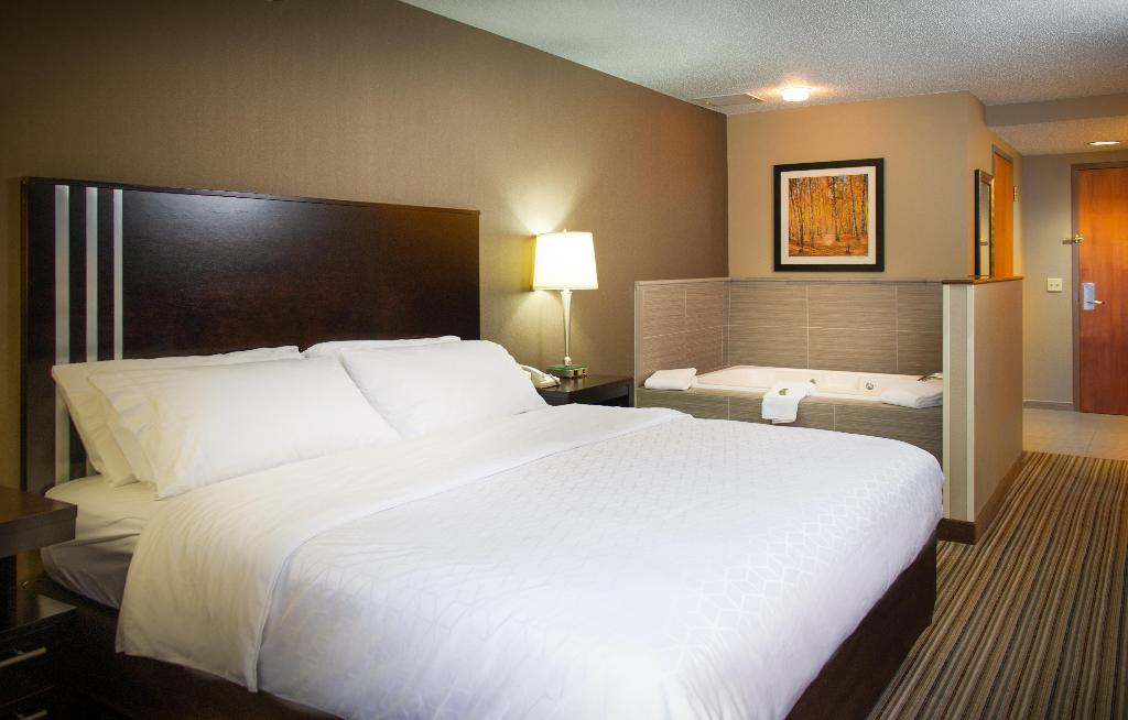 Holiday Inn Express & Suites Hayward