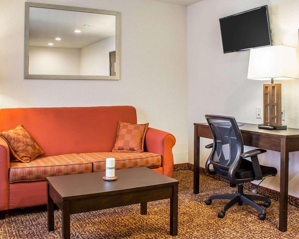 Rodeway Inn & Suites near Okoboji Lake