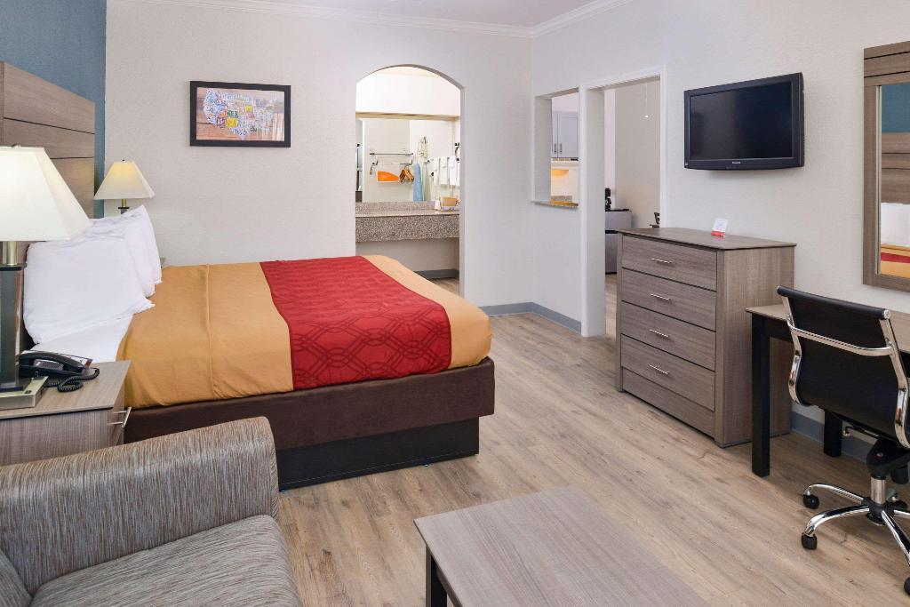 Econo Lodge Inn & Suites Port Arthur near Sabine P