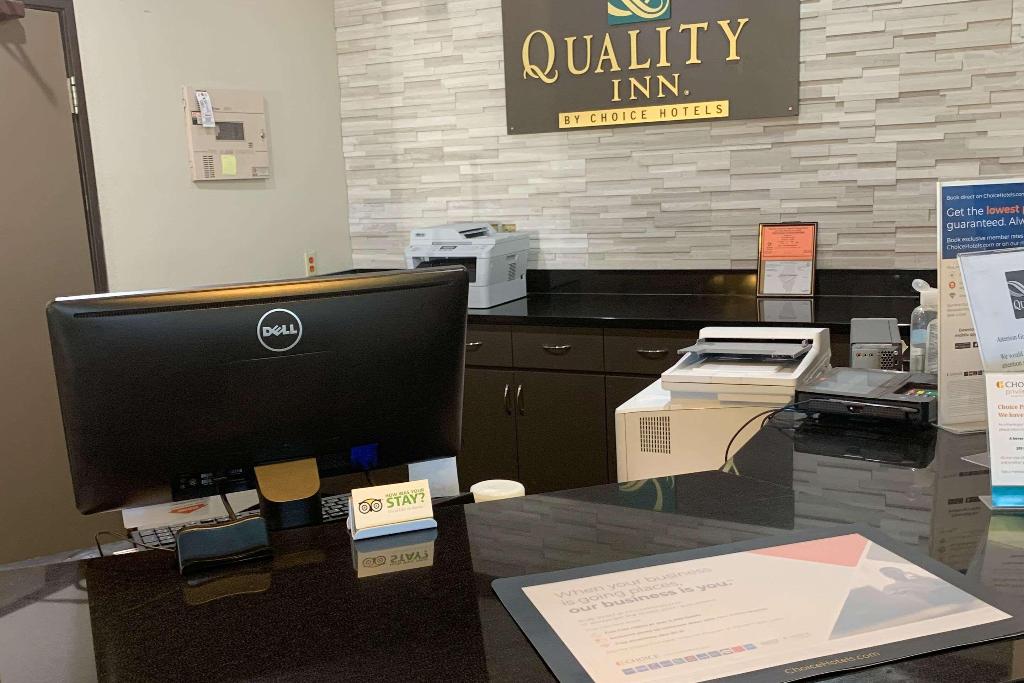 Quality Inn Near I-72 And Hwy 51