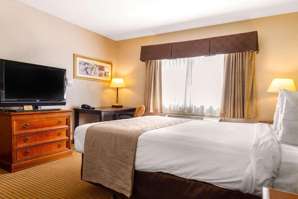 Auburn House Hotel