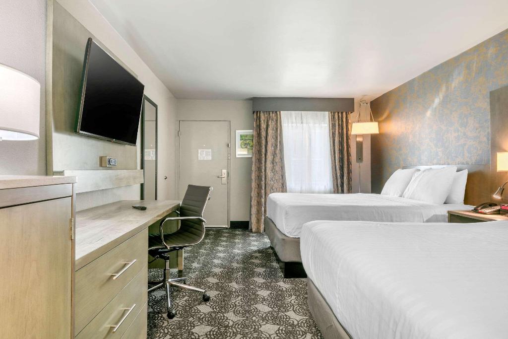 Clarion Inn & Suites Airport Murfreesboro