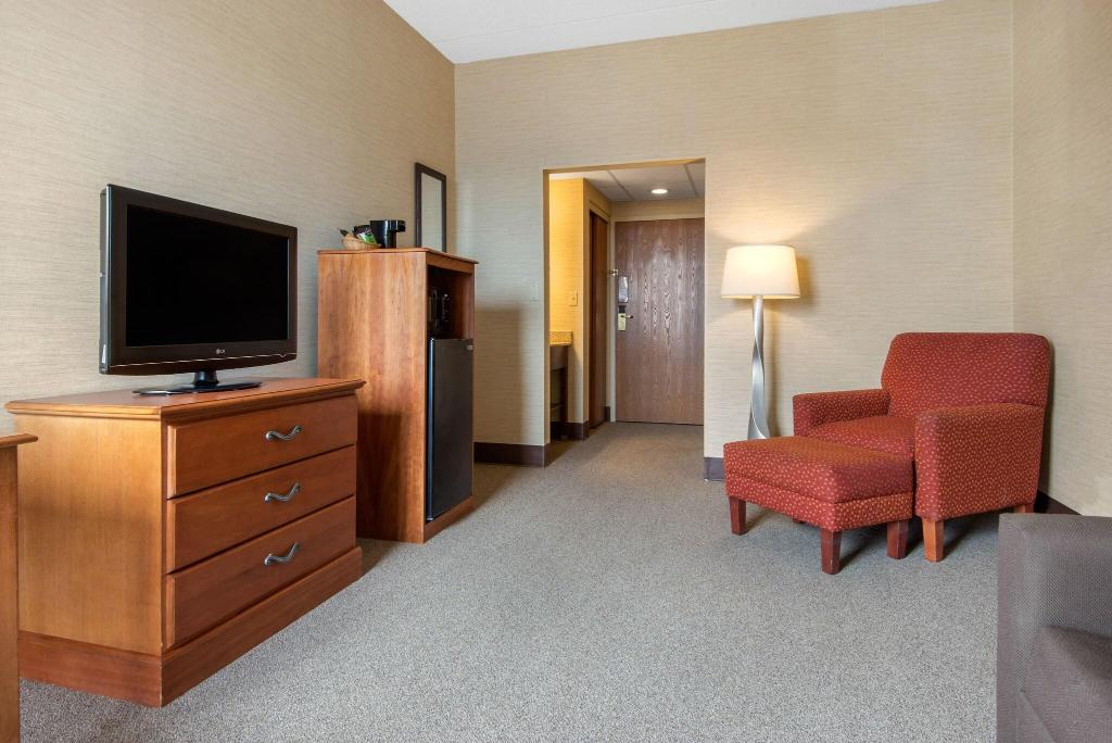 Quality Inn & Suites Mansfield Area