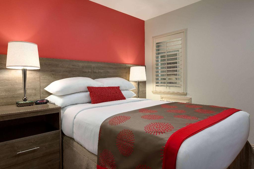 Ramada By Wyndham Oakland Downtown City Center