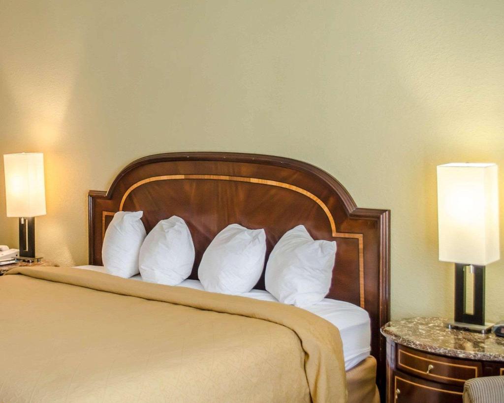 Quality Inn & Suites Pensacola Bayview