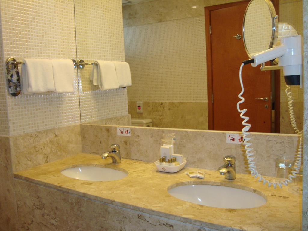 Golden Tower Pinheiros by Fenix Hoteis