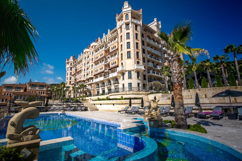 Royal Castle Design & Spa
