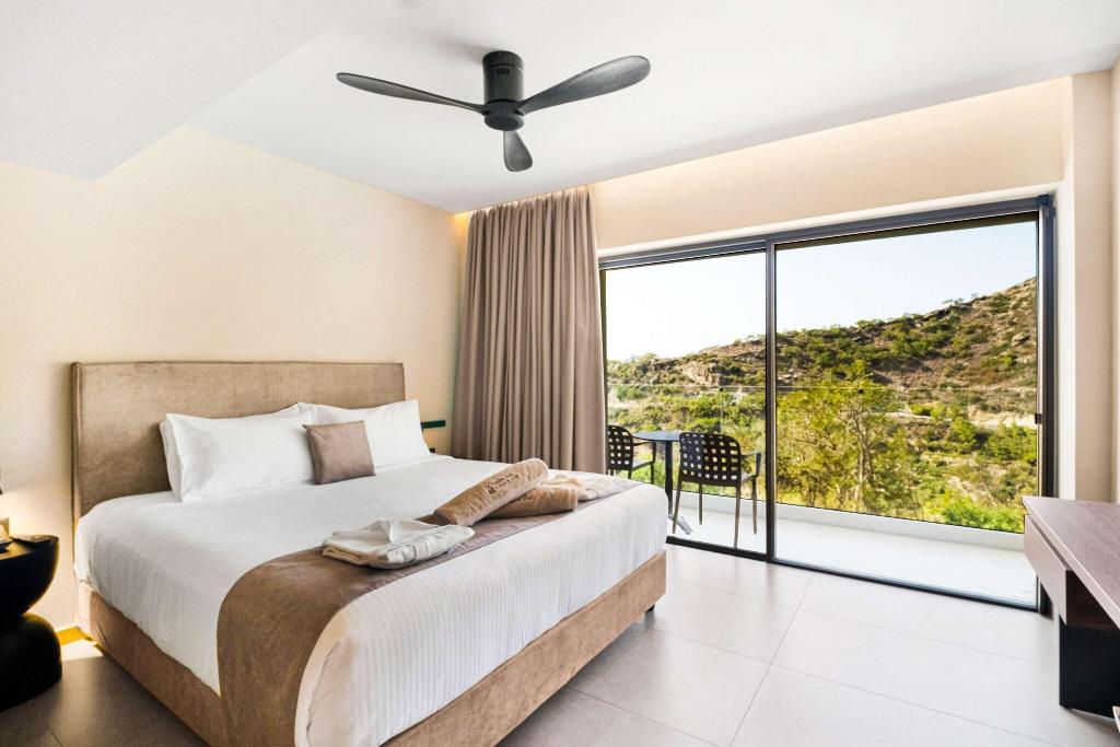 Harmony E Rock Hotel & Resort