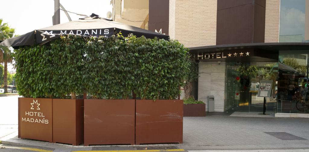 Madanis Hotel