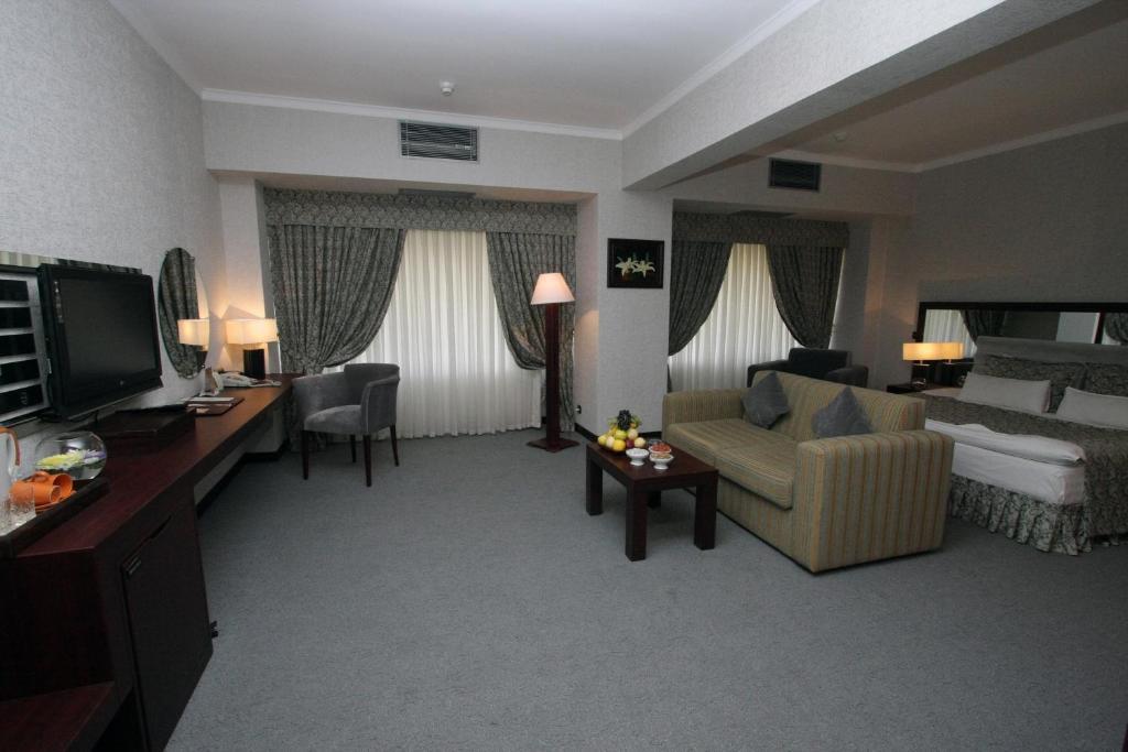Le Grande Plaza Hotel
