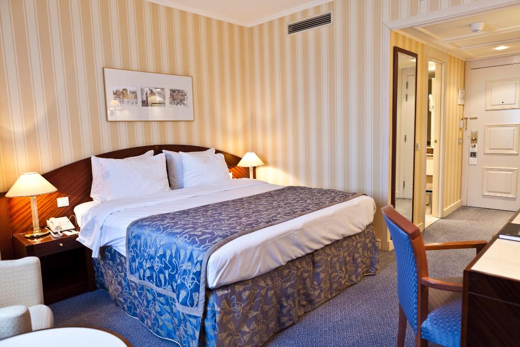 Le Chatelain Hotel