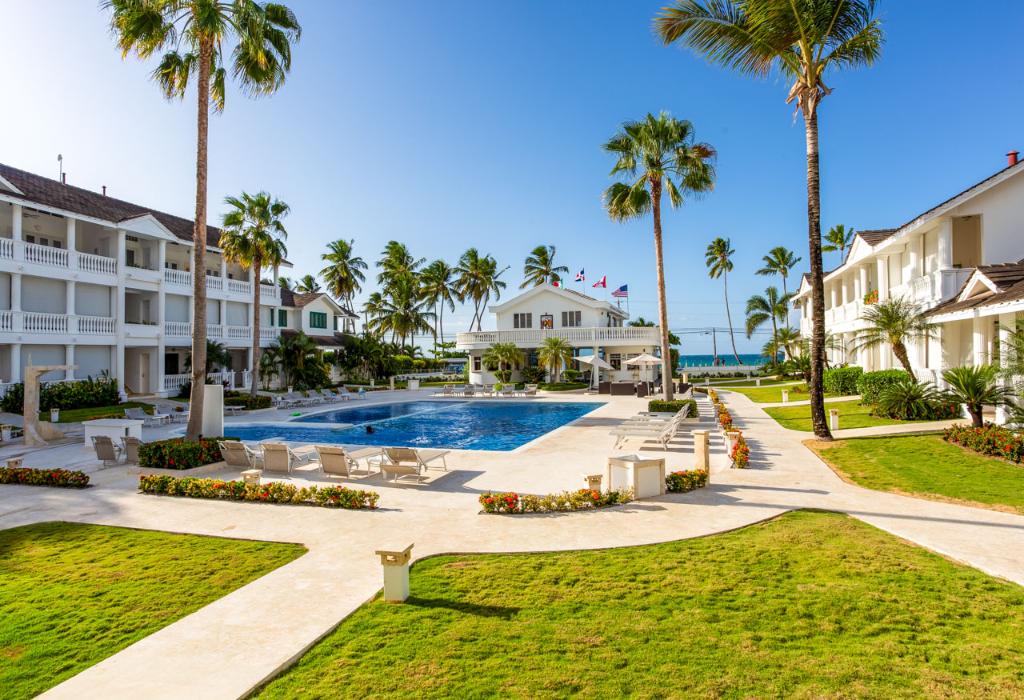 Albachiara Beachfront Hotel & Residence