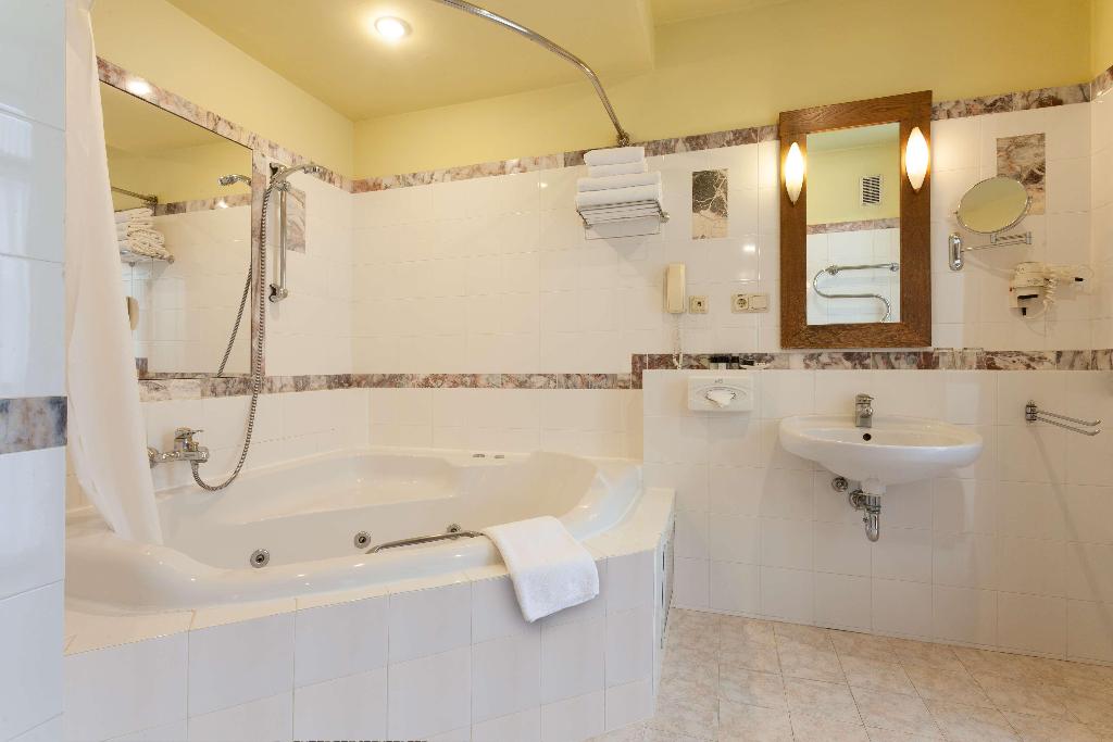 Best Western Santakos Hotel